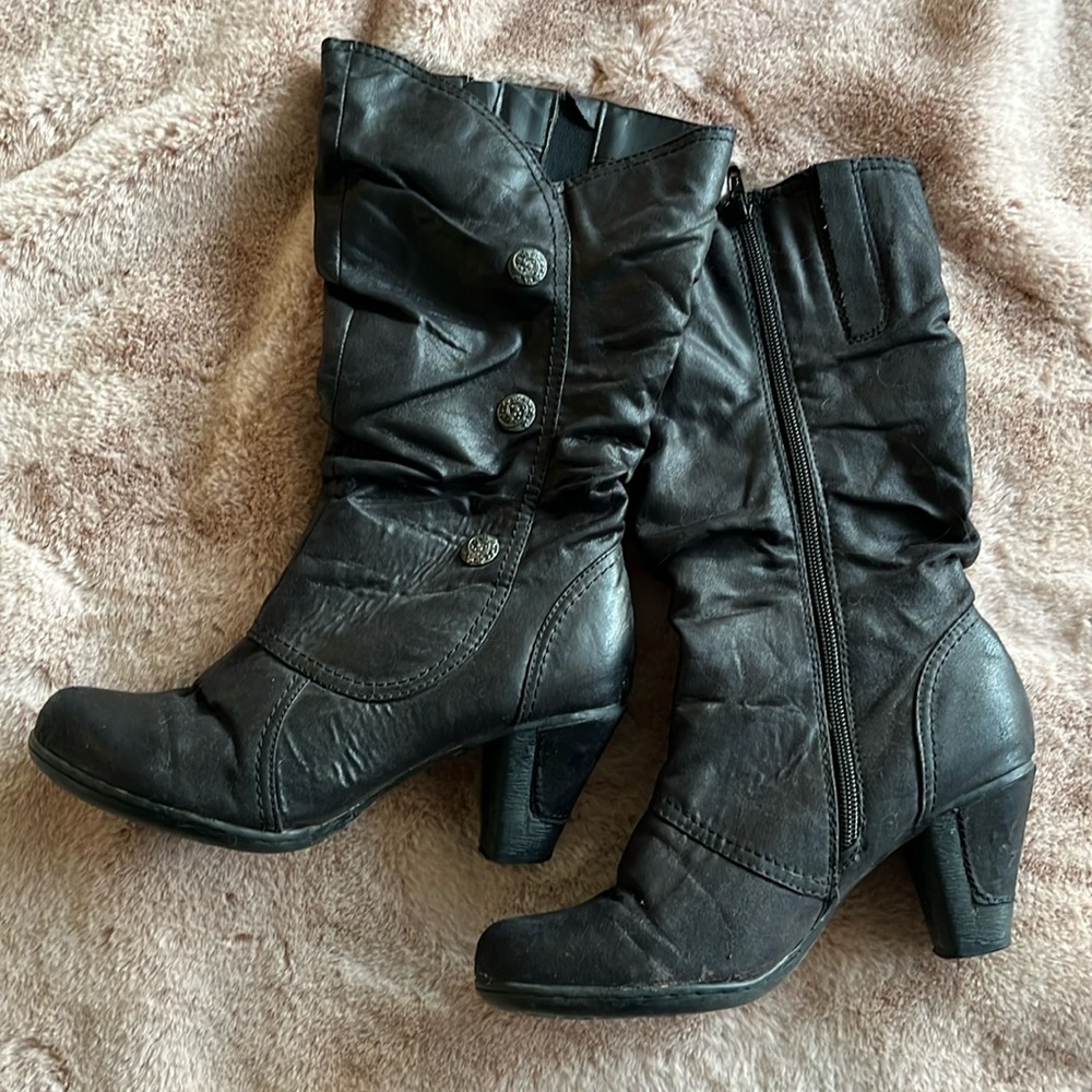 Women’s black zip up boot